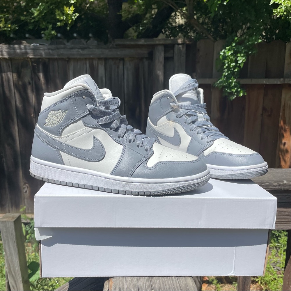 Women Air Jordan 1 Mid Sail/Stealth White/Voile/Blanc